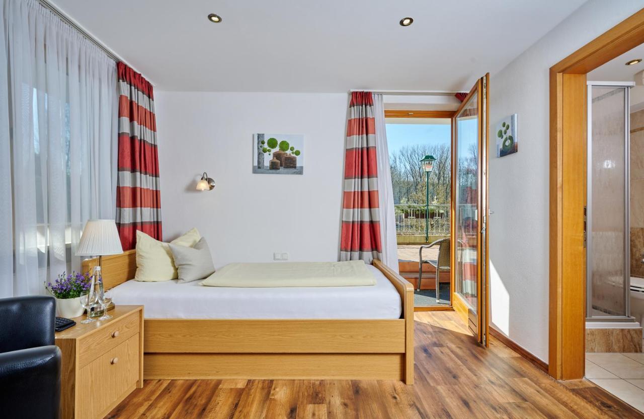 Hotel Zum Goldenen Anker Windorf  Buitenkant foto