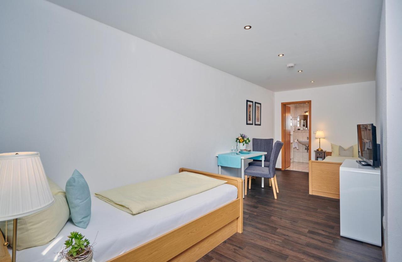 Hotel Zum Goldenen Anker Windorf  Buitenkant foto